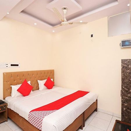 Oyo 30288 Hotel Moon Palace Лакнау Екстериор снимка