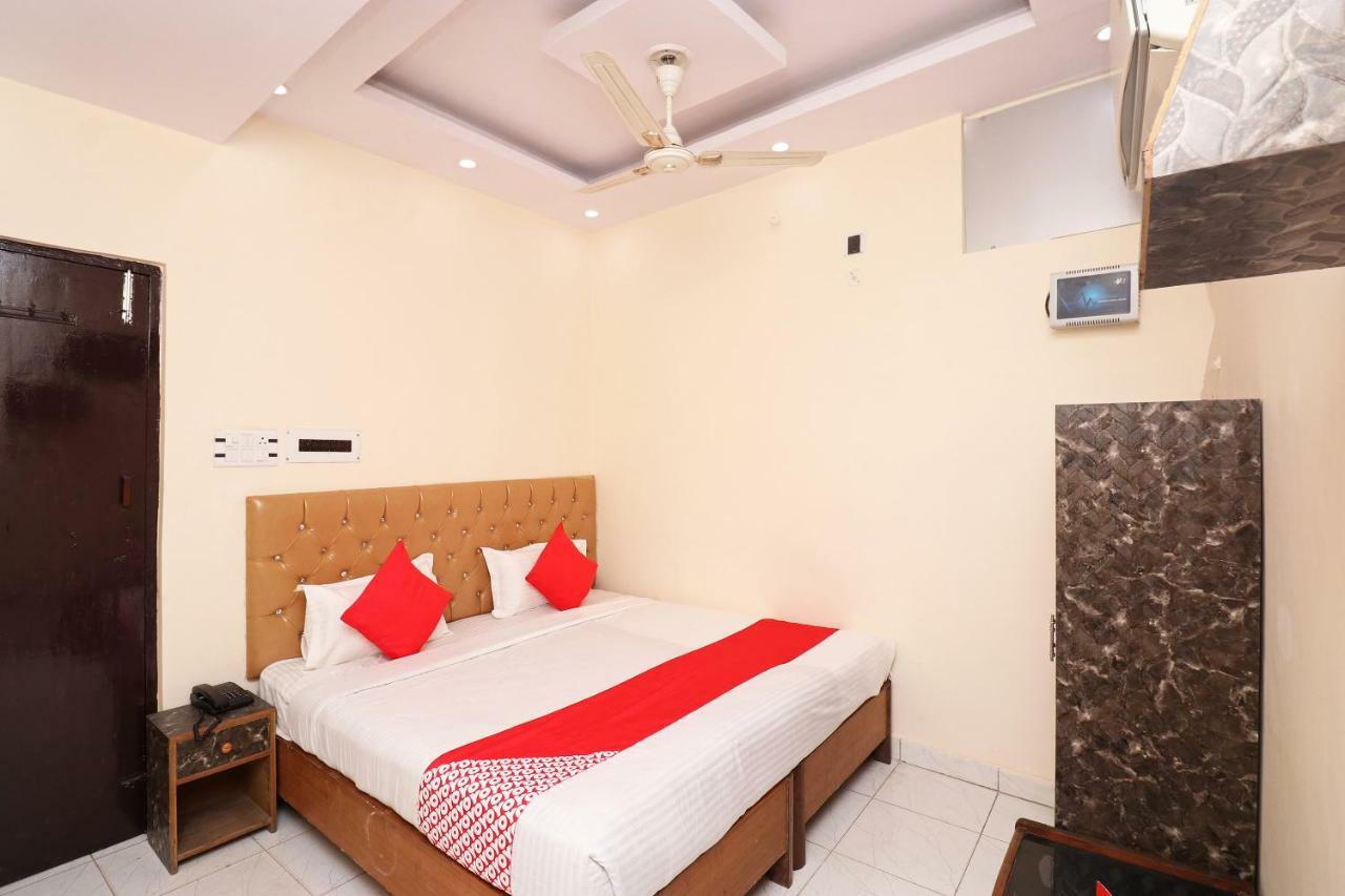 Oyo 30288 Hotel Moon Palace Лакнау Екстериор снимка