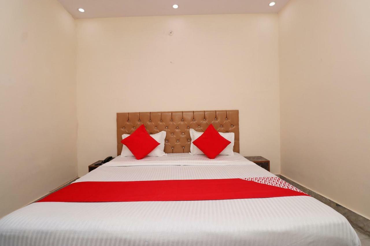 Oyo 30288 Hotel Moon Palace Лакнау Екстериор снимка