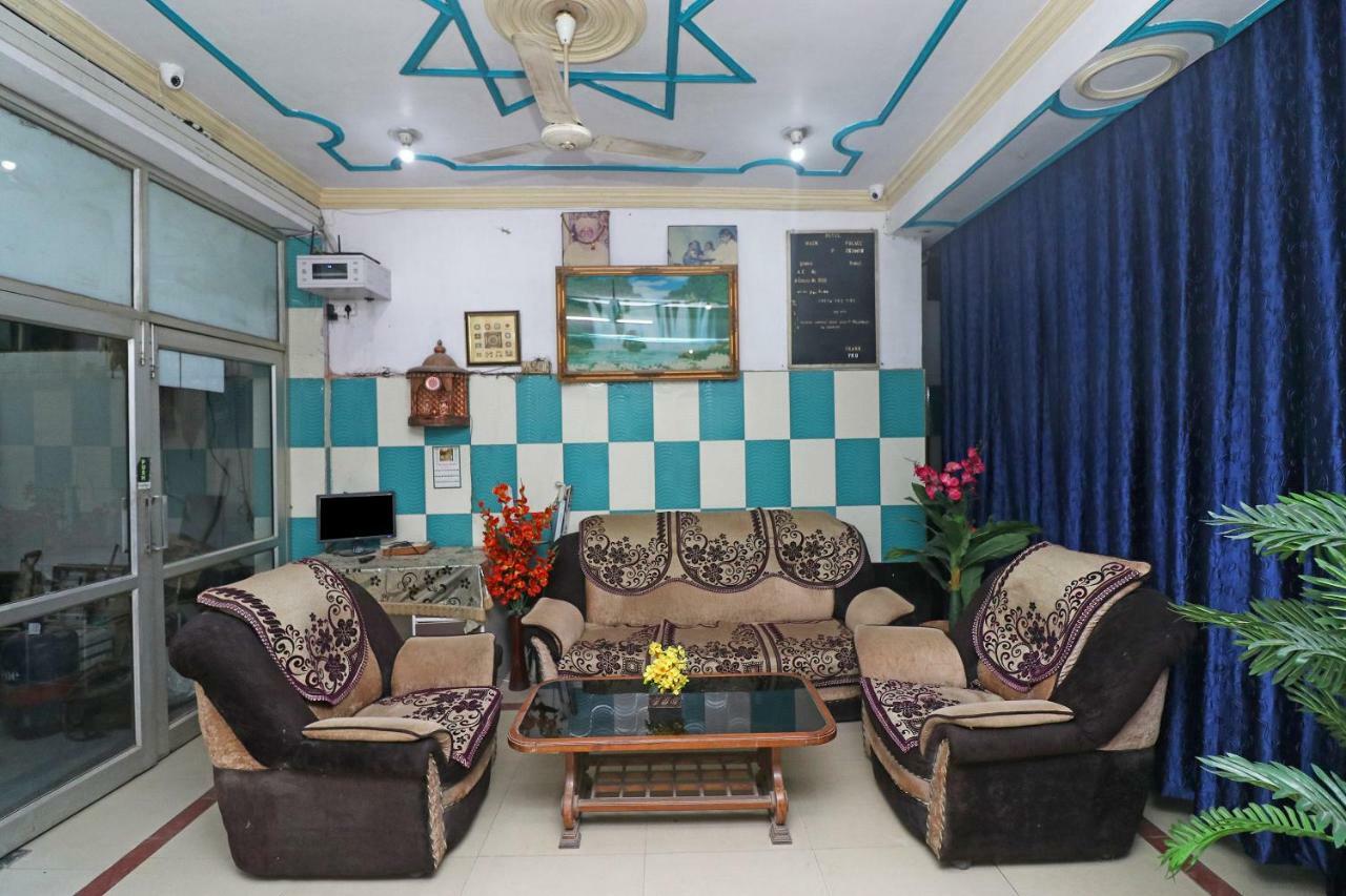 Oyo 30288 Hotel Moon Palace Лакнау Екстериор снимка