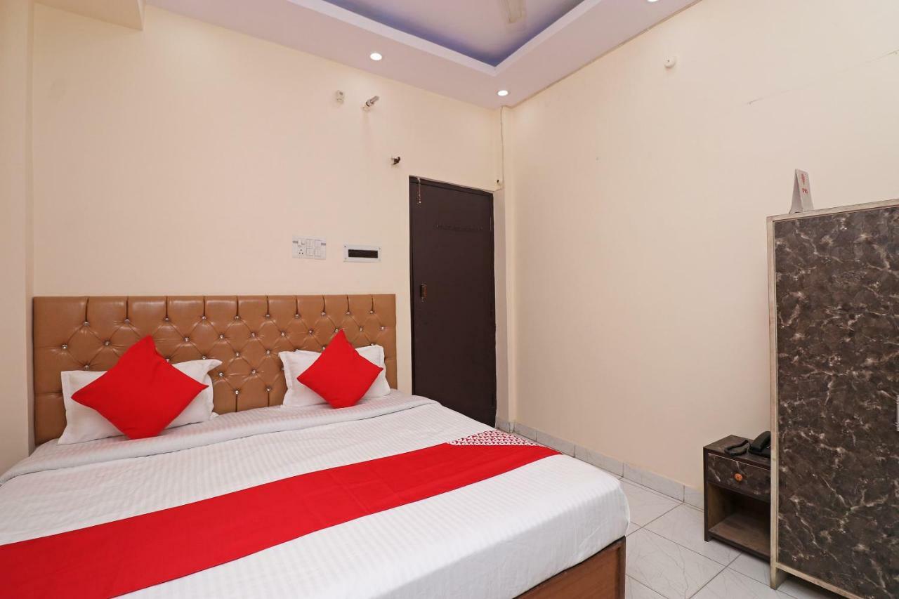Oyo 30288 Hotel Moon Palace Лакнау Екстериор снимка
