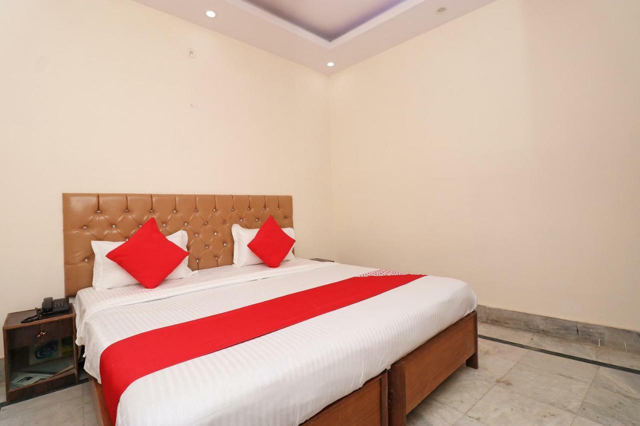 Oyo 30288 Hotel Moon Palace Лакнау Екстериор снимка